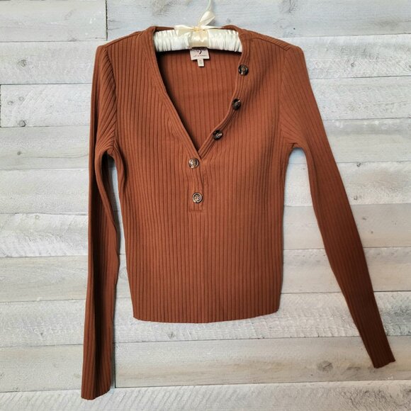 Women's ribbed henley Y2k tortoise shell button top. Fall - Picture 1 of 6